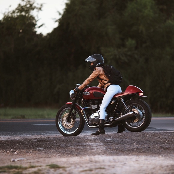 Meet the Posher, Stephanie - Picture 3 of 4